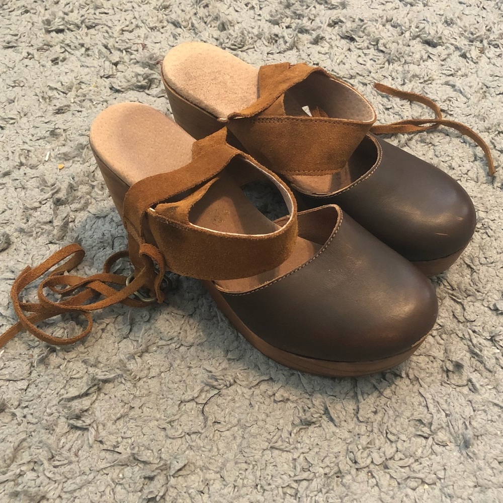 🔸SOLD🔸 Free People Lace Up Clogs